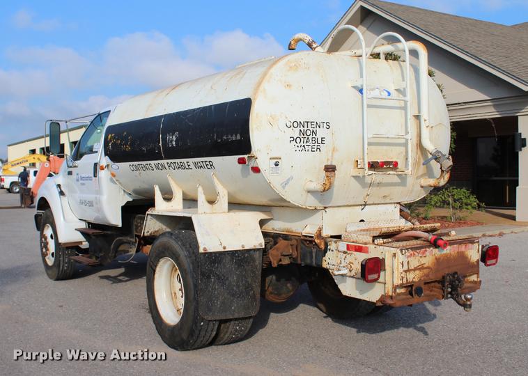 image for item L3229 2000 Ford F750 Super Duty XL water truck