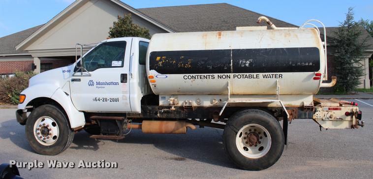 image for item L3229 2000 Ford F750 Super Duty XL water truck