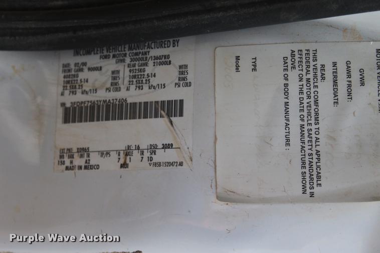 image for item L3229 2000 Ford F750 Super Duty XL water truck