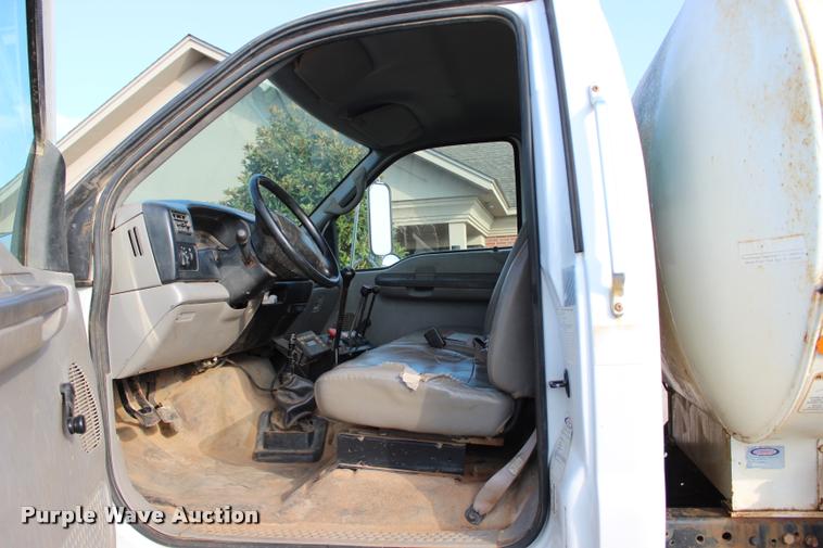 image for item L3229 2000 Ford F750 Super Duty XL water truck