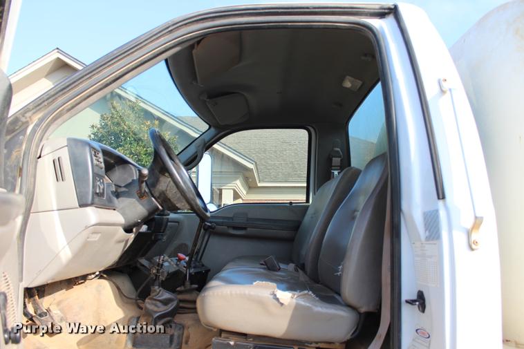 image for item L3229 2000 Ford F750 Super Duty XL water truck