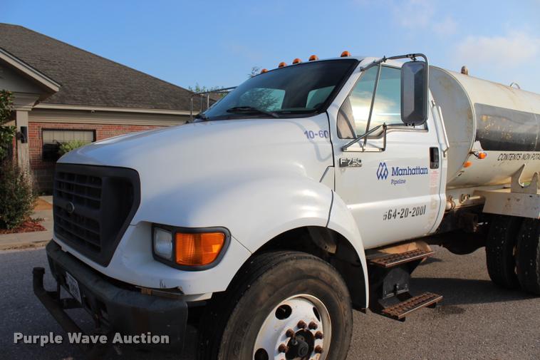 image for item L3229 2000 Ford F750 Super Duty XL water truck