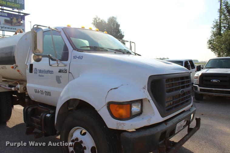 image for item L3229 2000 Ford F750 Super Duty XL water truck