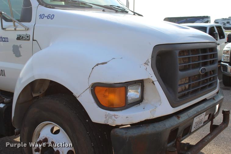 image for item L3229 2000 Ford F750 Super Duty XL water truck