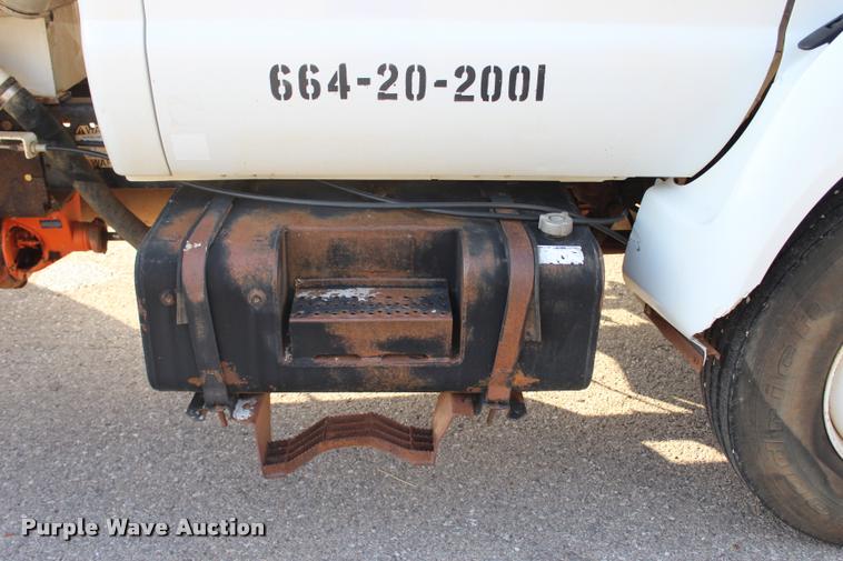 image for item L3229 2000 Ford F750 Super Duty XL water truck