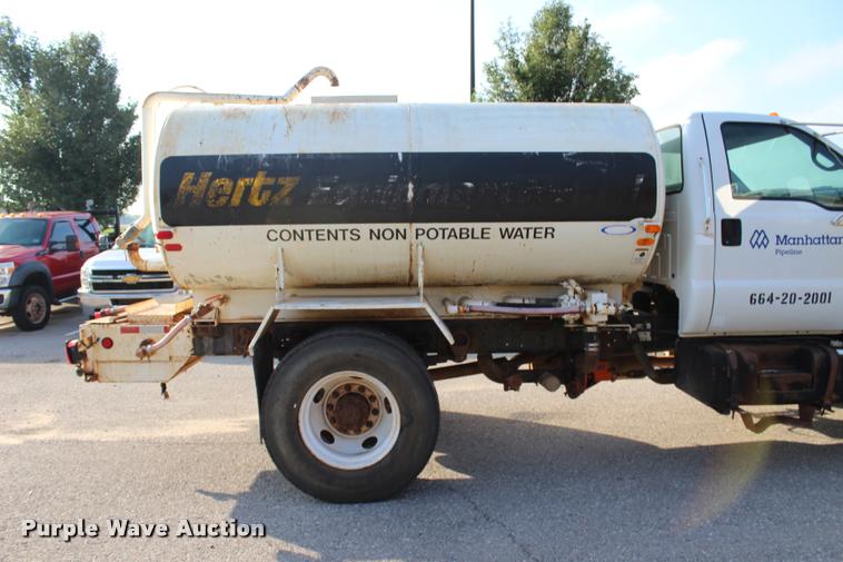 image for item L3229 2000 Ford F750 Super Duty XL water truck