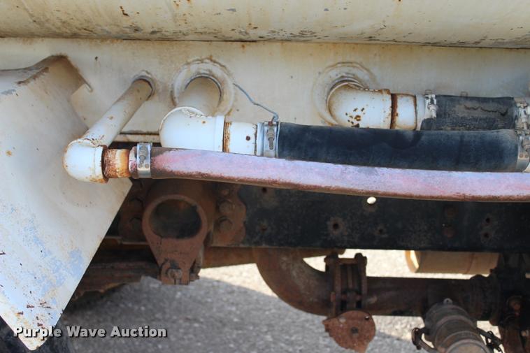 image for item L3229 2000 Ford F750 Super Duty XL water truck