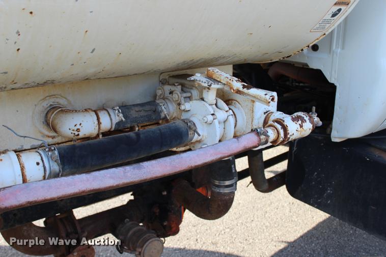 image for item L3229 2000 Ford F750 Super Duty XL water truck