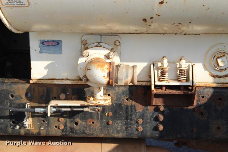 image for item L3229 2000 Ford F750 Super Duty XL water truck