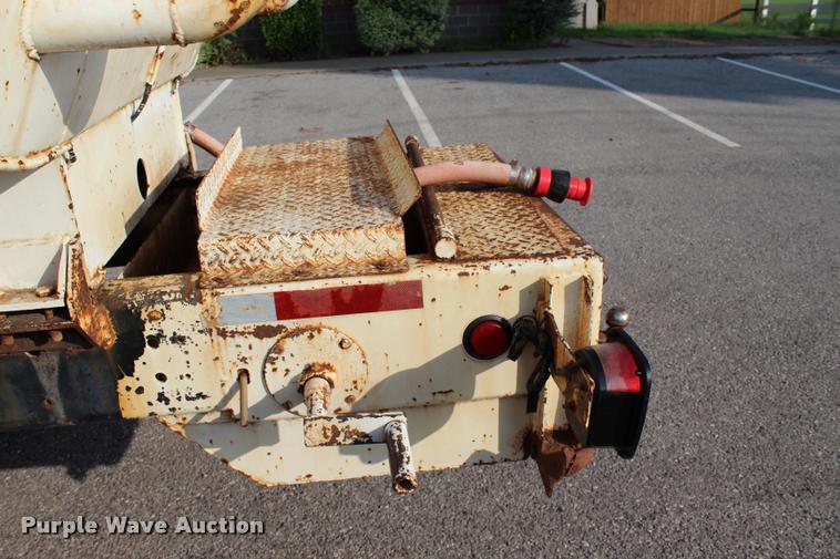 image for item L3229 2000 Ford F750 Super Duty XL water truck