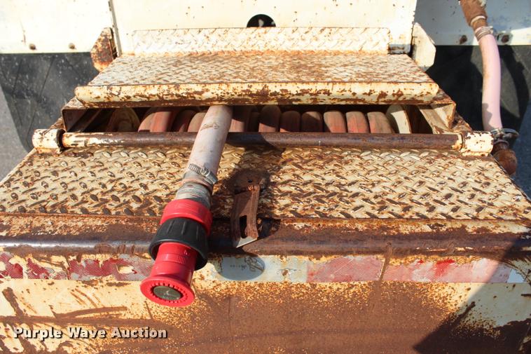 image for item L3229 2000 Ford F750 Super Duty XL water truck