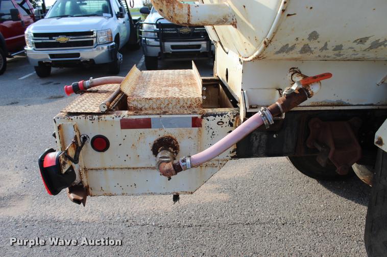 image for item L3229 2000 Ford F750 Super Duty XL water truck
