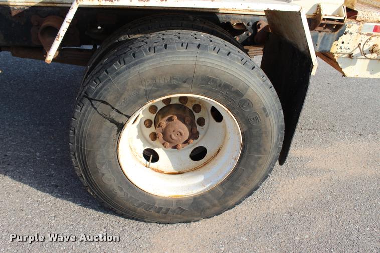 image for item L3229 2000 Ford F750 Super Duty XL water truck