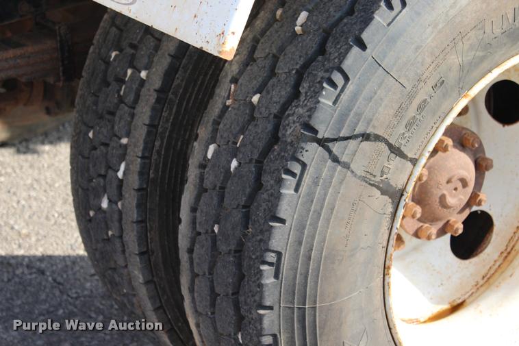 image for item L3229 2000 Ford F750 Super Duty XL water truck