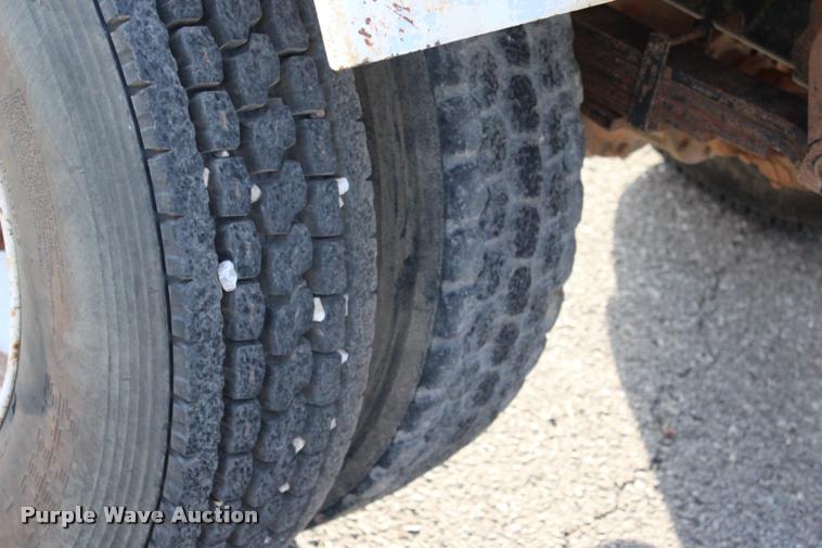 image for item L3229 2000 Ford F750 Super Duty XL water truck