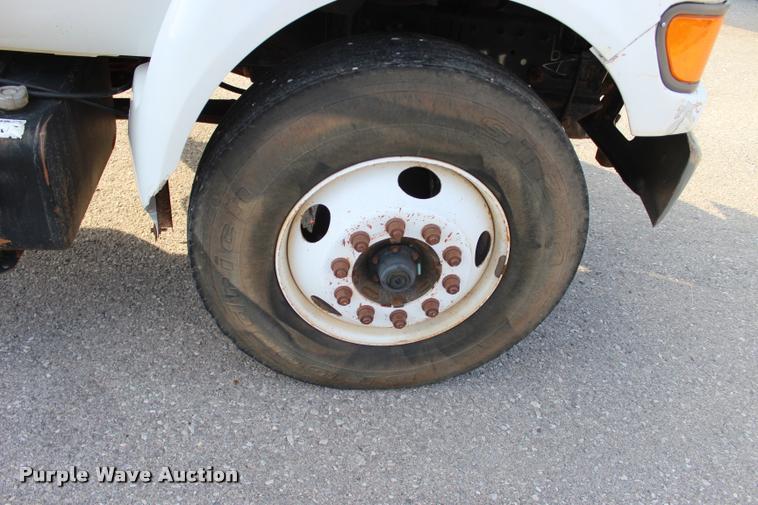 image for item L3229 2000 Ford F750 Super Duty XL water truck