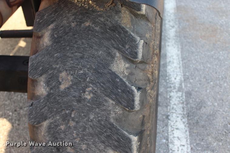 image for item L3231 2005 Lull 944E-42 telehandler