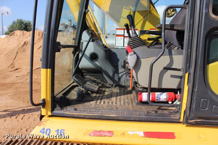 image for item L3234 2011 Komatsu PC200LC-8 HD excavator