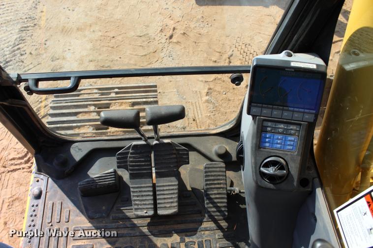 image for item L3234 2011 Komatsu PC200LC-8 HD excavator