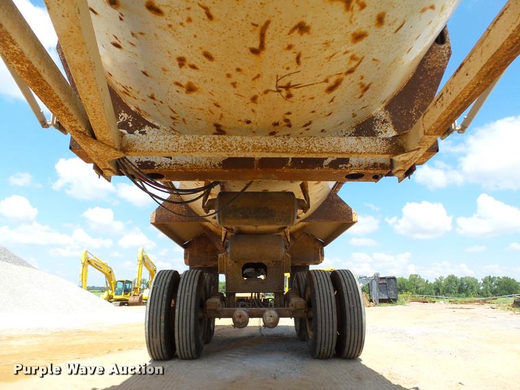 image for item L3236 2005 Clement Rockstar end dump trailer