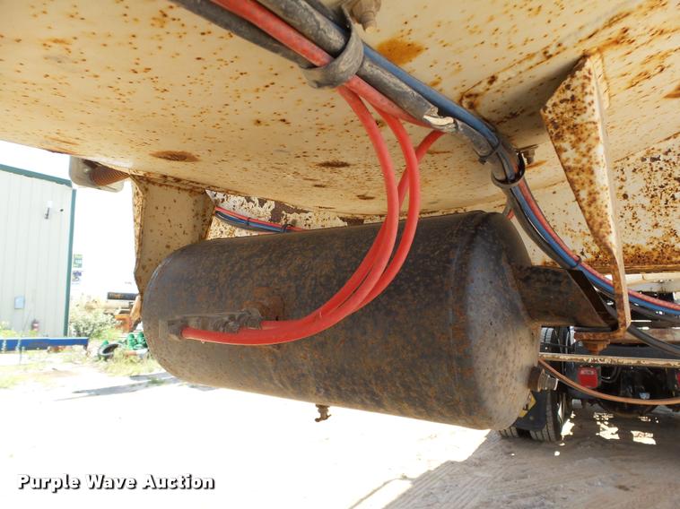 image for item L3236 2005 Clement Rockstar end dump trailer