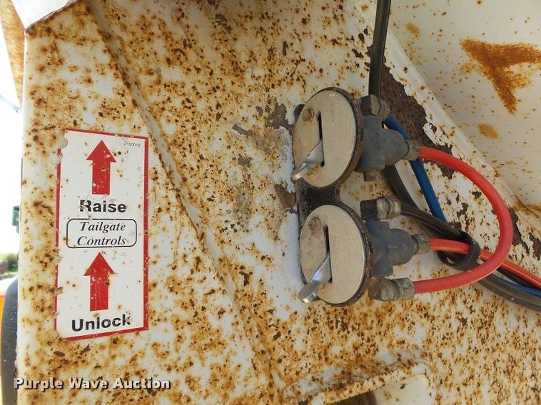 image for item L3236 2005 Clement Rockstar end dump trailer