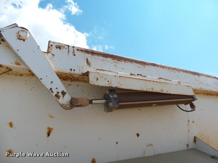 image for item L3236 2005 Clement Rockstar end dump trailer