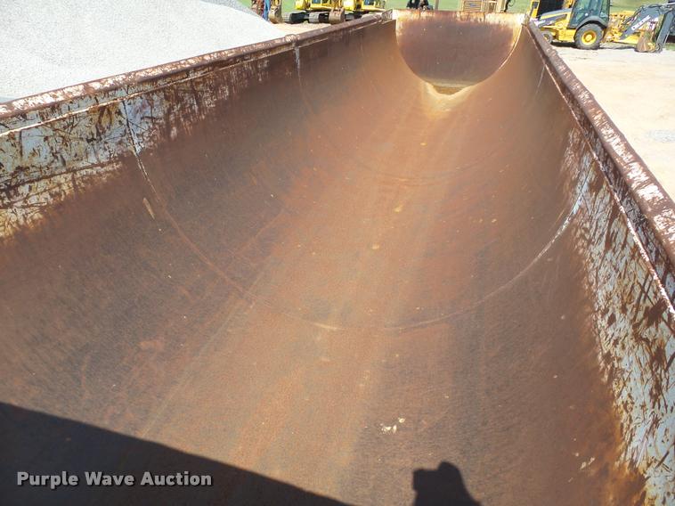 image for item L3236 2005 Clement Rockstar end dump trailer