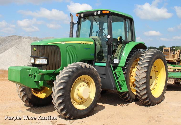 image for item L3237 2005 John Deere 7520 MFWD tractor