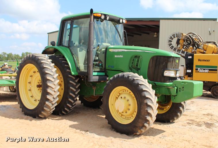 image for item L3237 2005 John Deere 7520 MFWD tractor