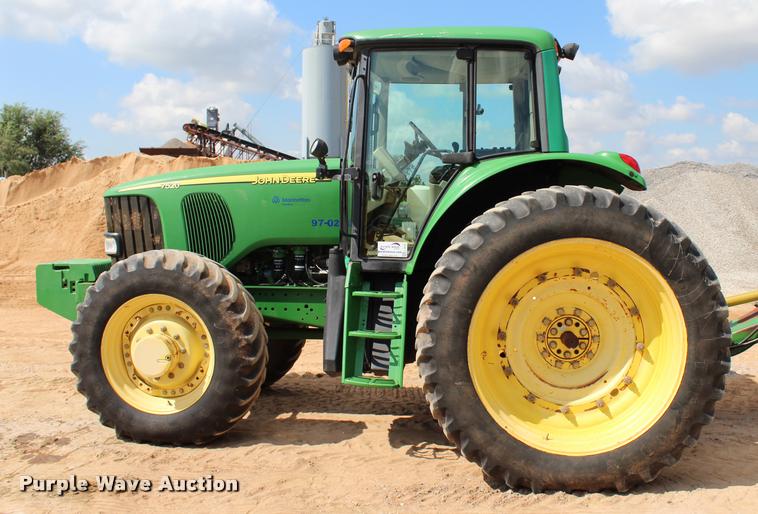 image for item L3237 2005 John Deere 7520 MFWD tractor