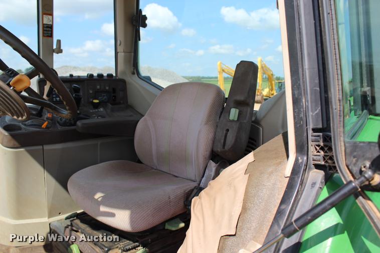 image for item L3237 2005 John Deere 7520 MFWD tractor