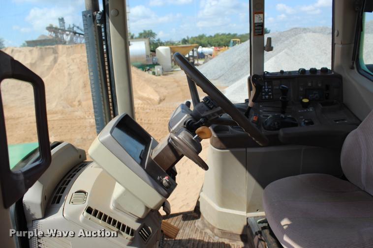 image for item L3237 2005 John Deere 7520 MFWD tractor