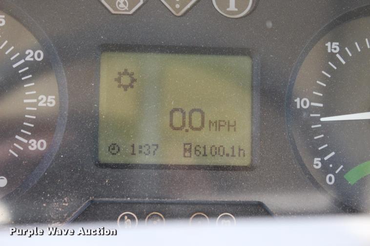 image for item L3237 2005 John Deere 7520 MFWD tractor