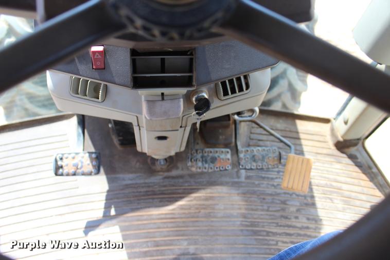 image for item L3237 2005 John Deere 7520 MFWD tractor