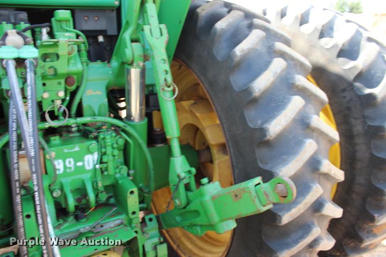 image for item L3237 2005 John Deere 7520 MFWD tractor