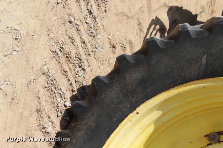 image for item L3237 2005 John Deere 7520 MFWD tractor