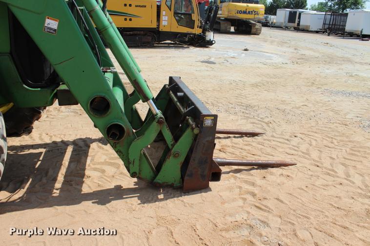 image for item L3239 1995 John Deere 8100 MFWD tractor