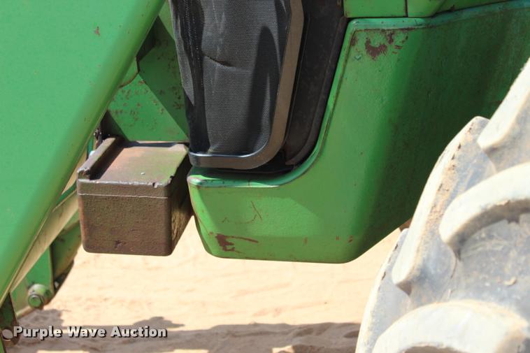 image for item L3239 1995 John Deere 8100 MFWD tractor