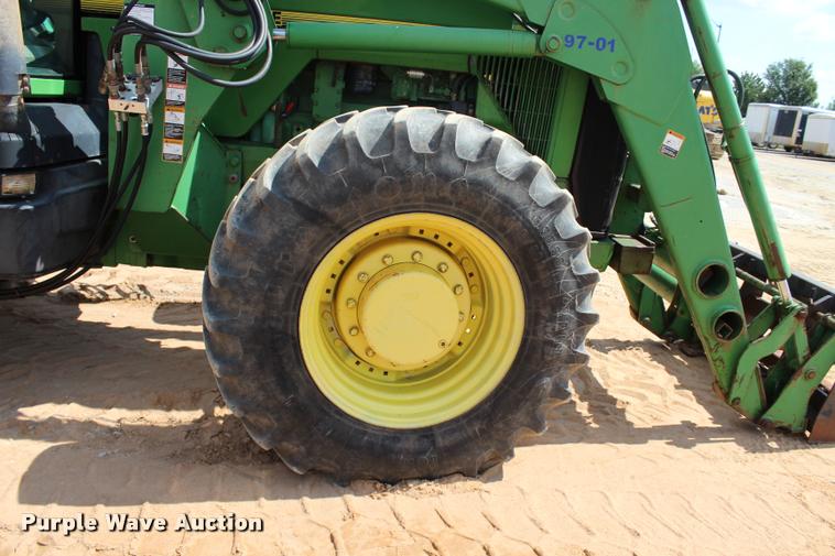 image for item L3239 1995 John Deere 8100 MFWD tractor