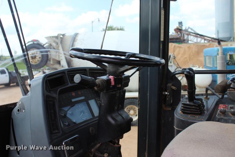 image for item L3240 2002 John Deere 644H wheel loader