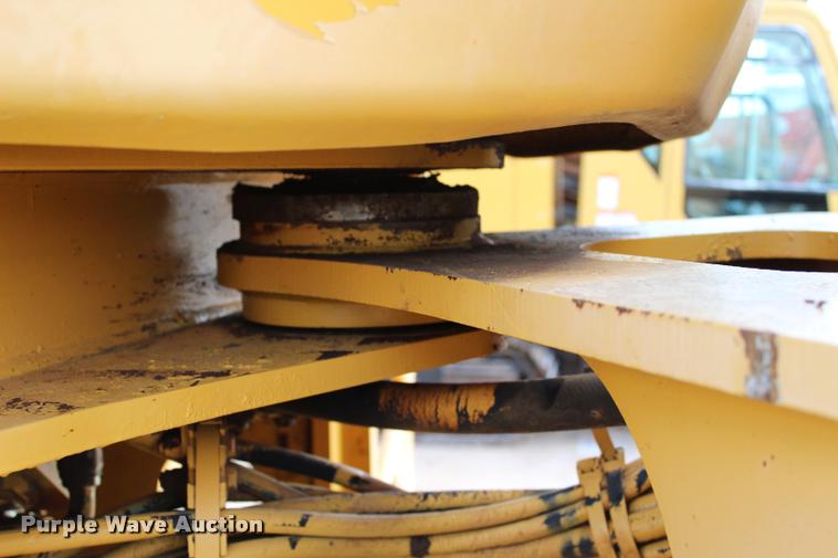 image for item L3240 2002 John Deere 644H wheel loader