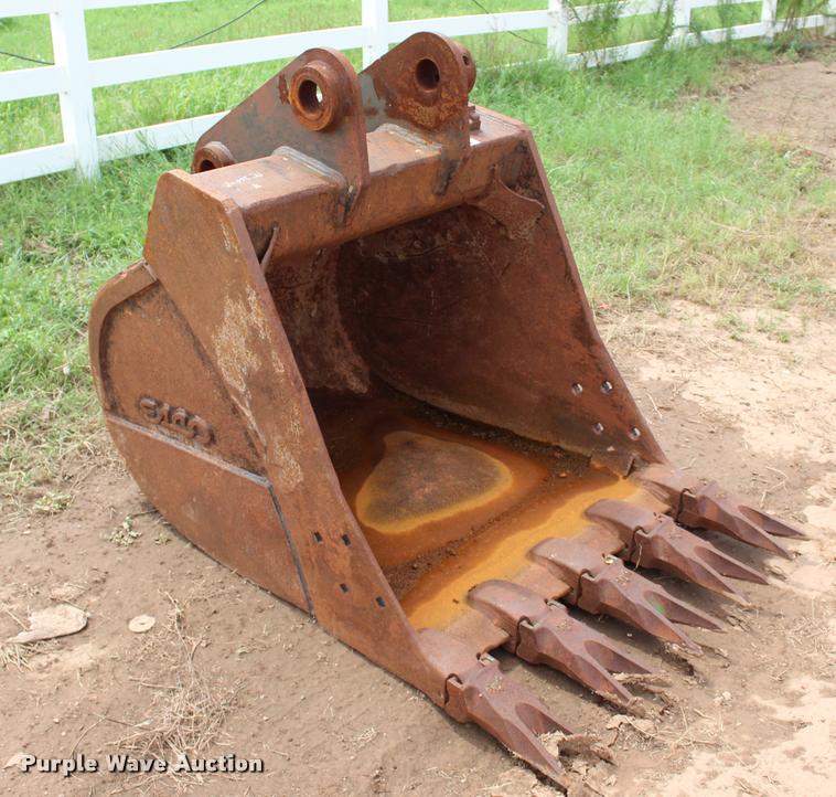 Esco Komatsu PC200LC6 excavator bucket in Hinton, OK Item L3247 sold