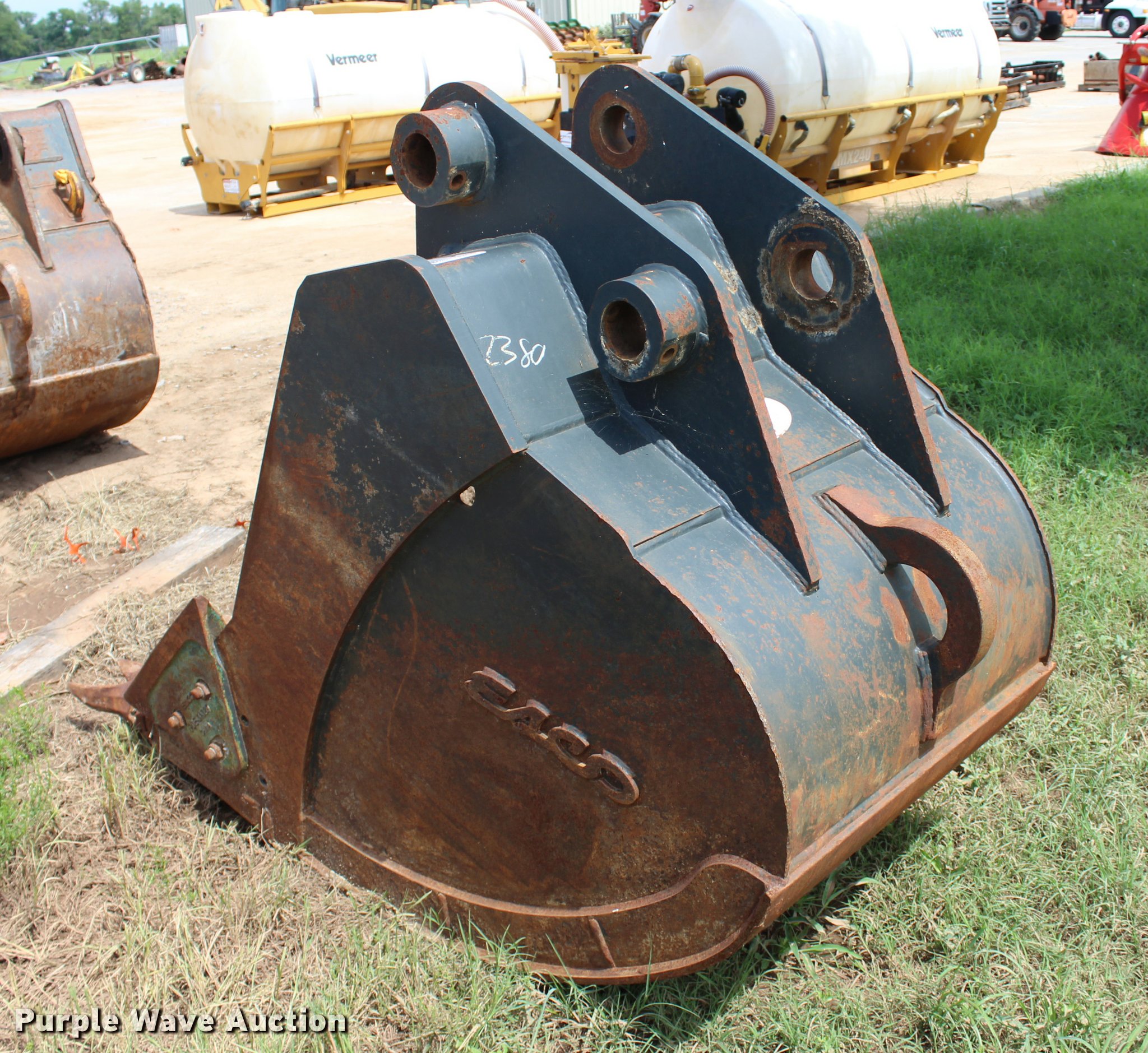 Esco excavator bucket in Hinton, OK Item L3244 sold Purple Wave