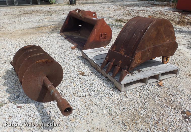 image for item CC9605 Backhoe attachment