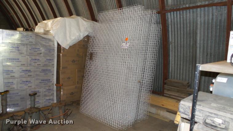 Approximately 11 wire racks in Muscatine, IA | Item DA1245 for sale ...