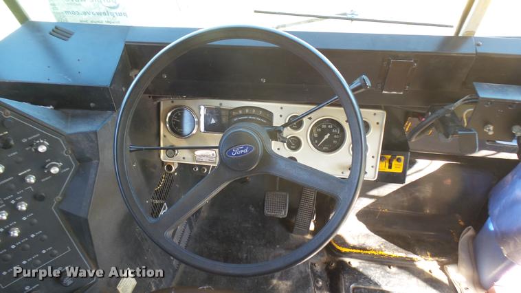 image for item DB3494 1996 Ford B800 Blue Bird school bus