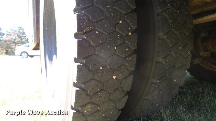 image for item DB3494 1996 Ford B800 Blue Bird school bus