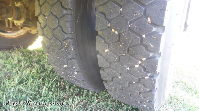 image for item DB3494 1996 Ford B800 Blue Bird school bus