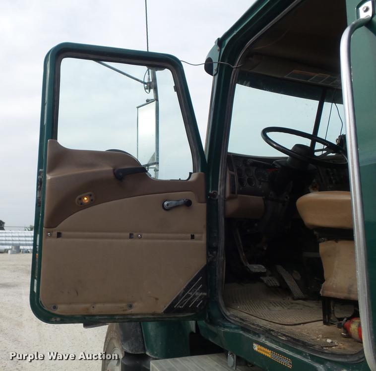 image for item DB6443 2004 Mack CV713 dump truck